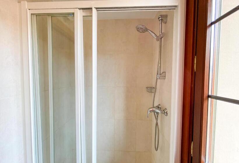 Номер Стандарт с Балконом, Hostal Ainoa