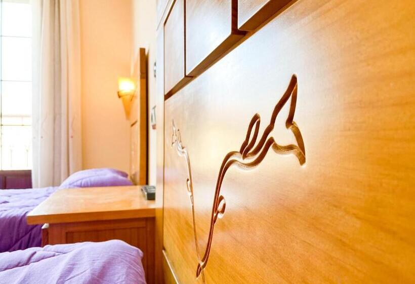 Номер Стандарт с Балконом, Hostal Ainoa
