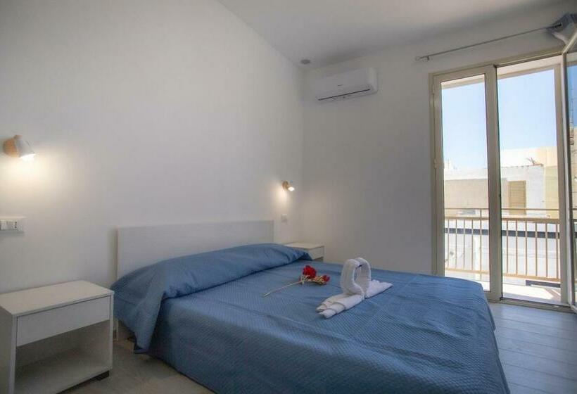 Quarto Estandar com Sacada, La Scala Del Moro Rooms   Dolce Risveglio