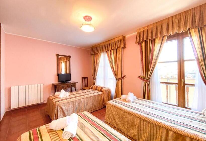Трехместный Номер Стандарт с Балконом, Posada Los Leones