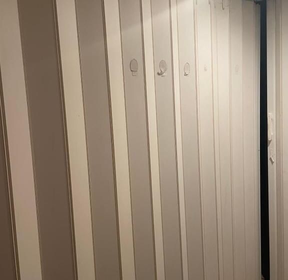 스탠다드 룸 공동 욕실, Crown Inn & Suites