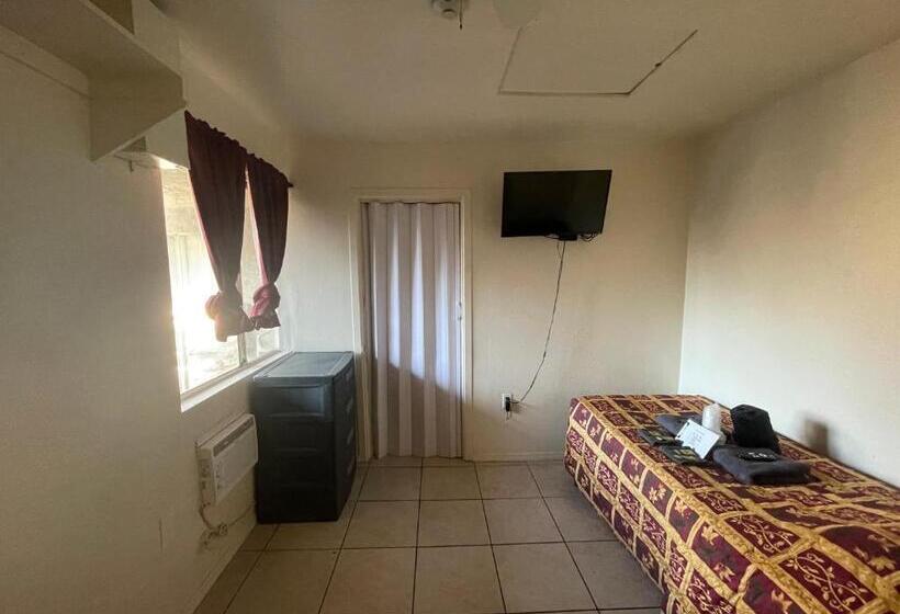 חדר סטודיו סטנדרד, Crown Inn & Suites