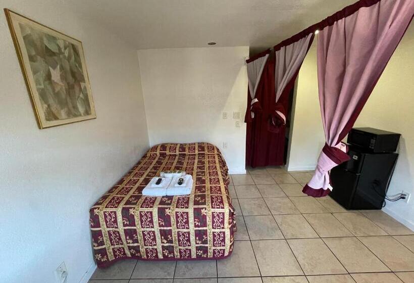 חדר סטודיו סטנדרד, Crown Inn & Suites