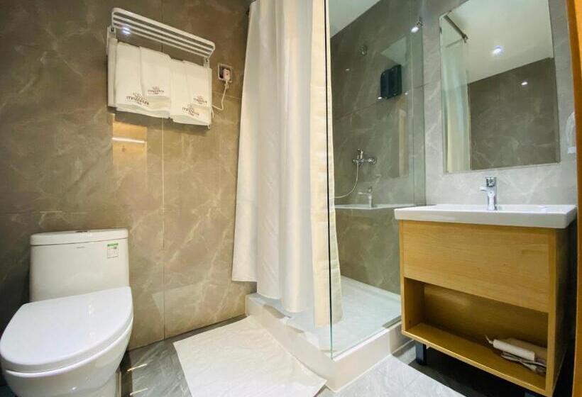 Junior Suite, Mazaalai
