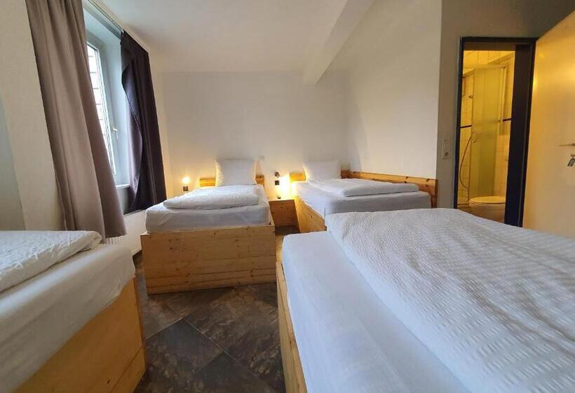 Quarto Quádruplo Estandar, Ambiente By Next Inn