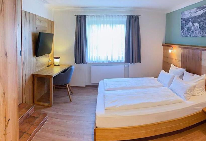 Family Suite, Glas