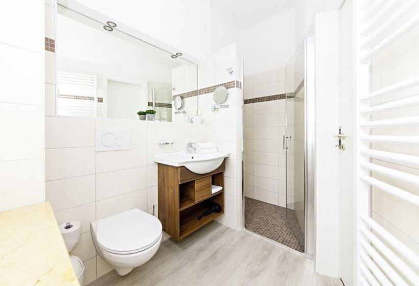 빌라 침실 1개, Ostseehotel Villen Im Park   Ein Rovell