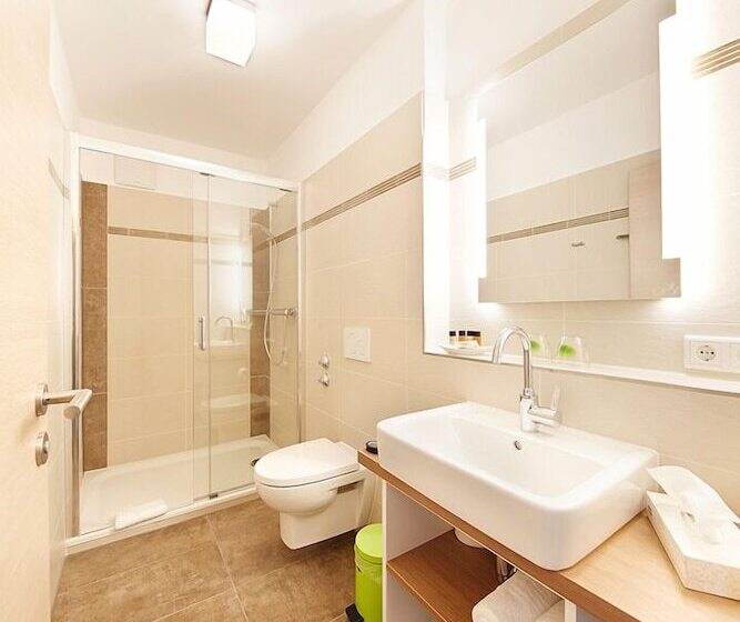 Номер Стандарт, Rodelhaus