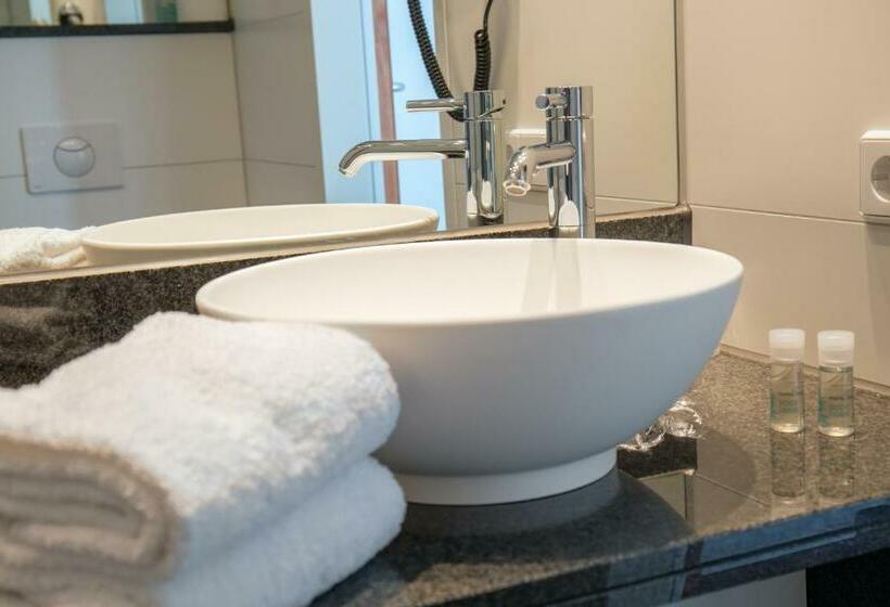 Номер Стандарт, Motel One Munich   Olympia Gate