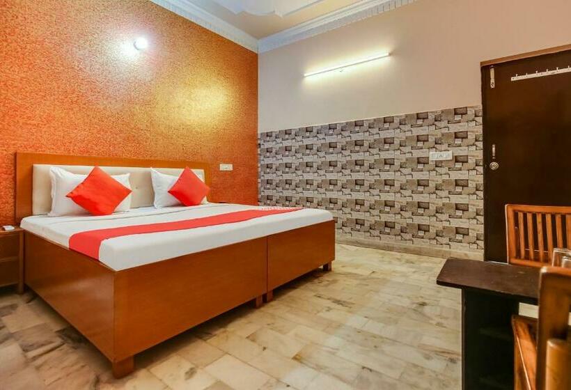 اتاق کلاسیک سه تخته, Flagship Hotel Ashirwad