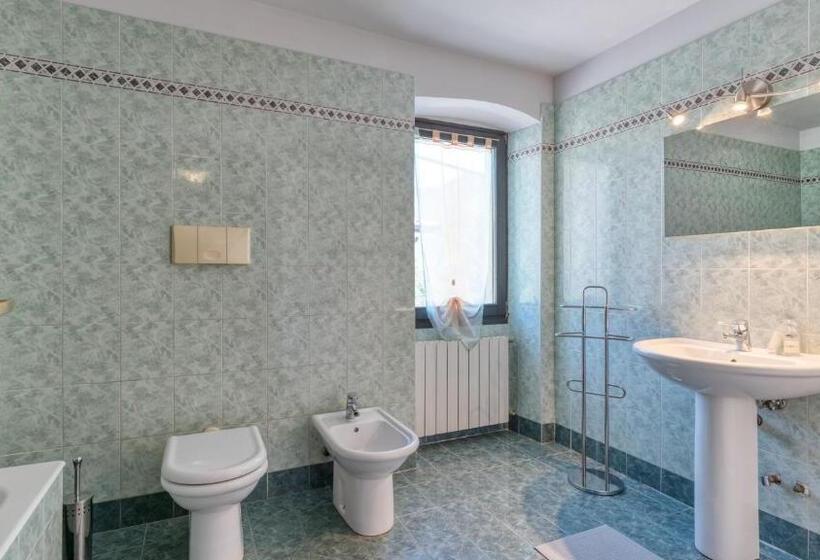 Семейный Номер, B&b Lawanda