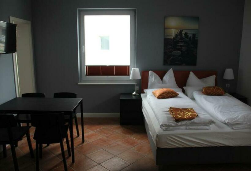 Семейный Номер, Apartmenthaus Unterwegs