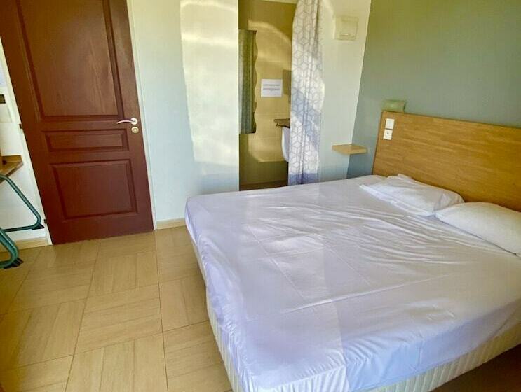Номер Стандарт, Hôtel Acajou
