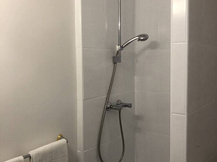 Студия Стандарт, Hôtel Résidence Champerret