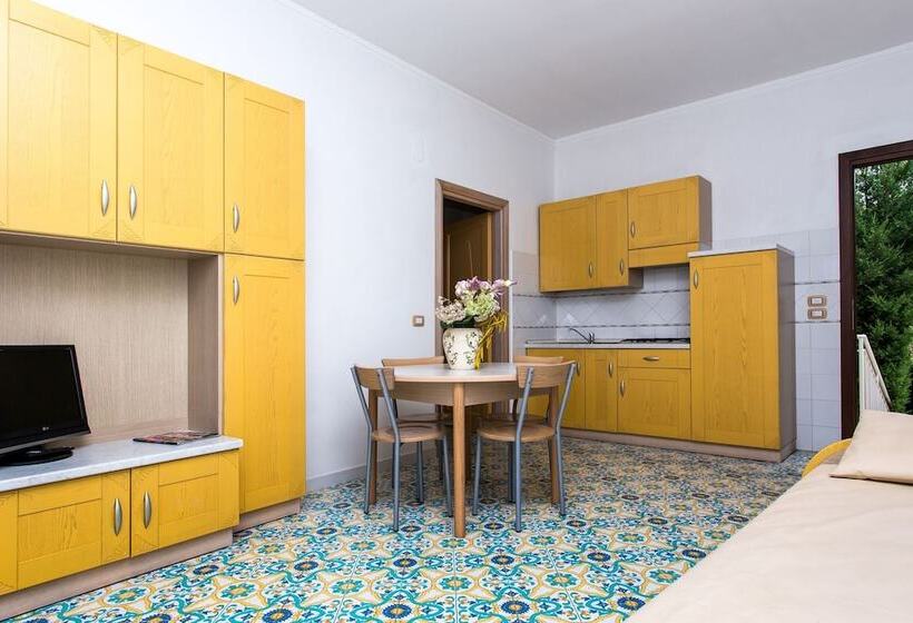 带2个卧室的公寓, Club Residence La Castellana Mare