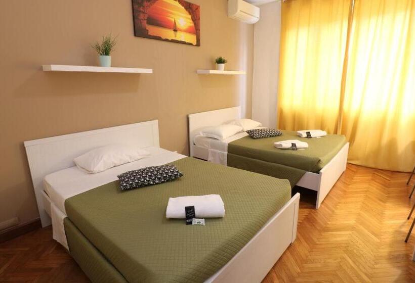 اتاق استاندارد چهارنفره با سرویس بهداشتی مشترک, Guest House Pirelli Milano