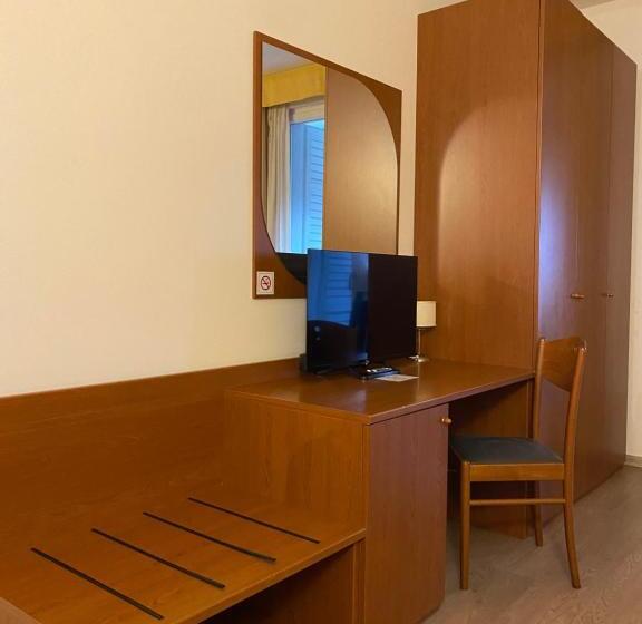 Quarto Familiar, Mary Rose
