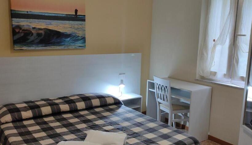 Connecting 1 Bedroom Apartment, Ristorante Miramare