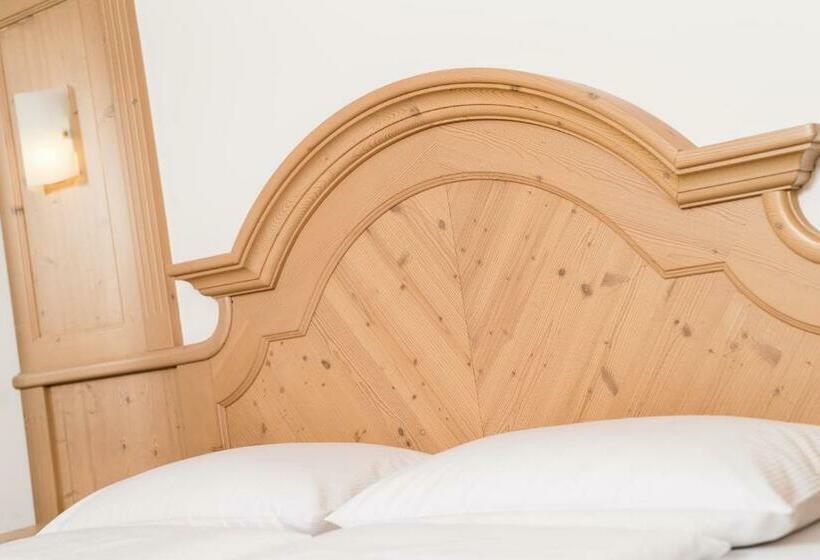 Quarto Estandar com Sacada, Almina