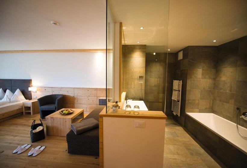 2 Bedroom Suite with Balcony, Fischer