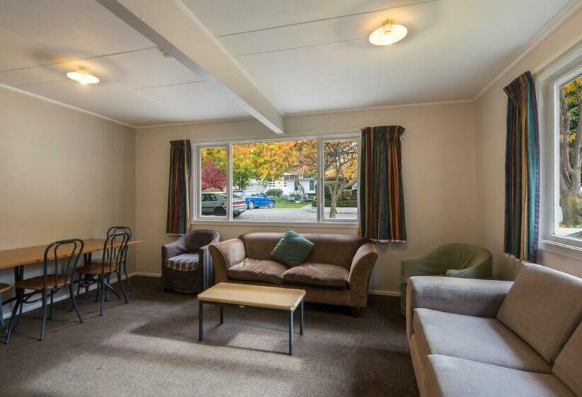 חדר אקונומי, Pinewood Queenstown
