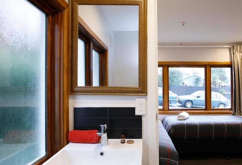 דירת שני חדרים, Pinewood Queenstown