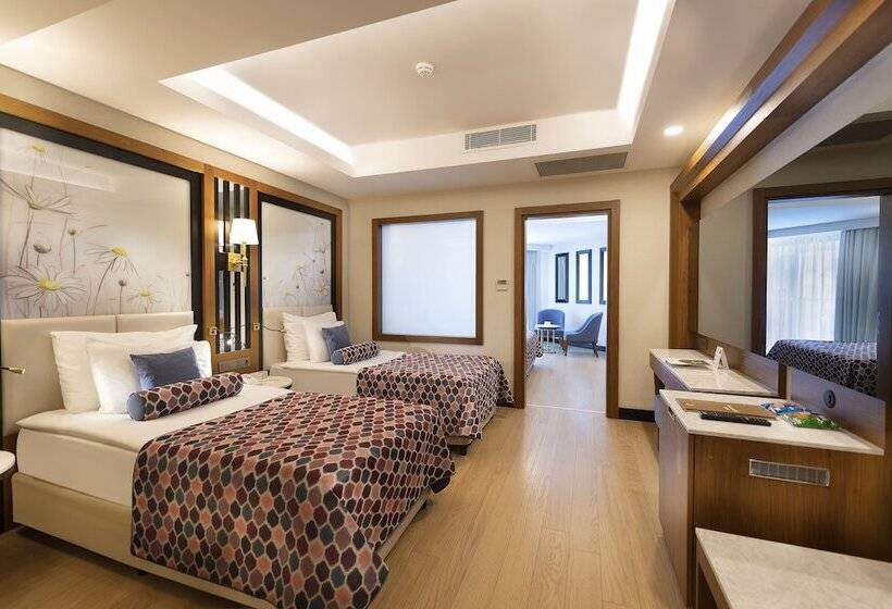 Quarto Familiar, Adalya Elite Lara