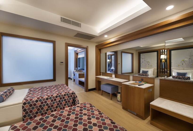 Quarto Familiar, Adalya Elite Lara