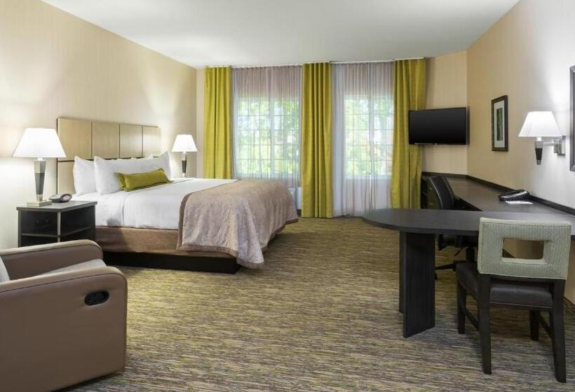 Люкс Deluxe Кровать Кинг, Candlewood Suites Grove City   Outlet Center, An Ihg