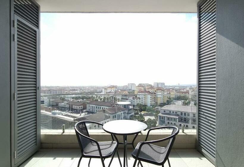 Студия Deluxe, The Residences At Crystal Towers