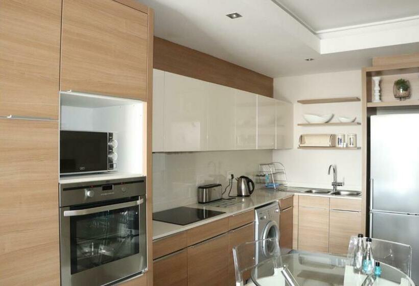Студия Deluxe, The Residences At Crystal Towers