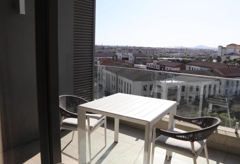 Студия Deluxe, The Residences At Crystal Towers