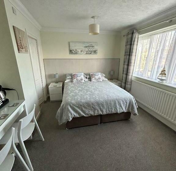 带大床的标准间, Leeward House B&b
