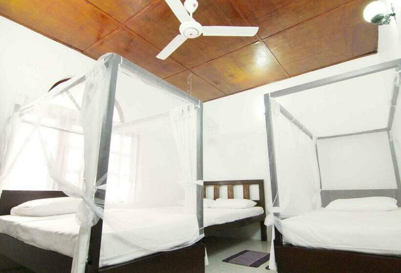 家庭间, 2in1 Kandy Hostel