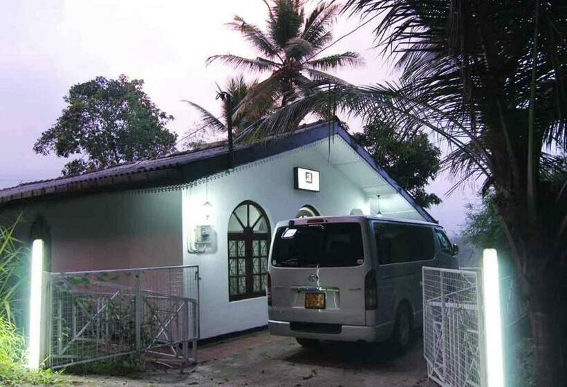 家庭间, 2in1 Kandy Hostel