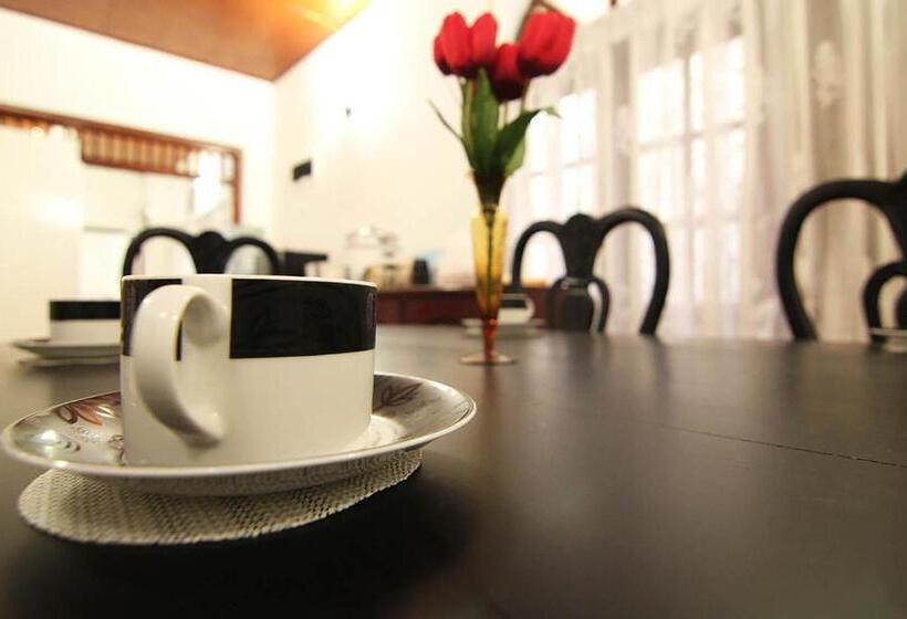经济房, 2in1 Kandy Hostel