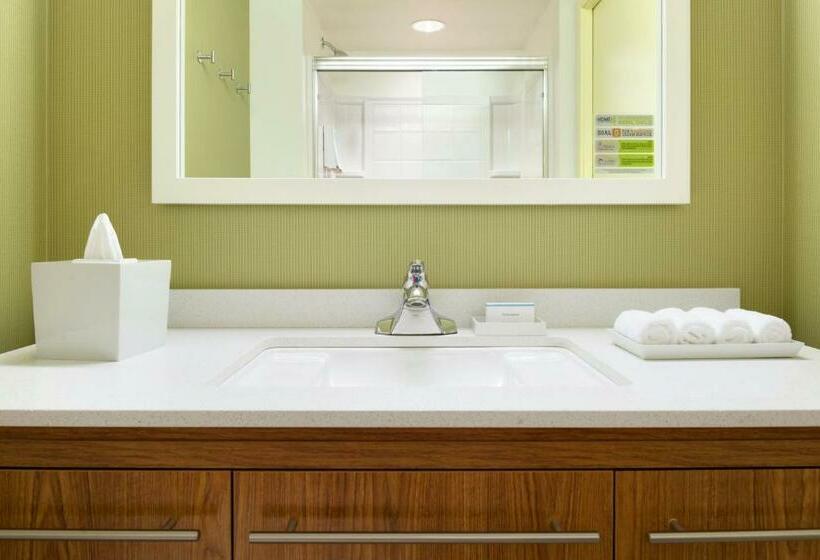 带大床的标准工作室, Home2 Suites By Hilton La Crosse