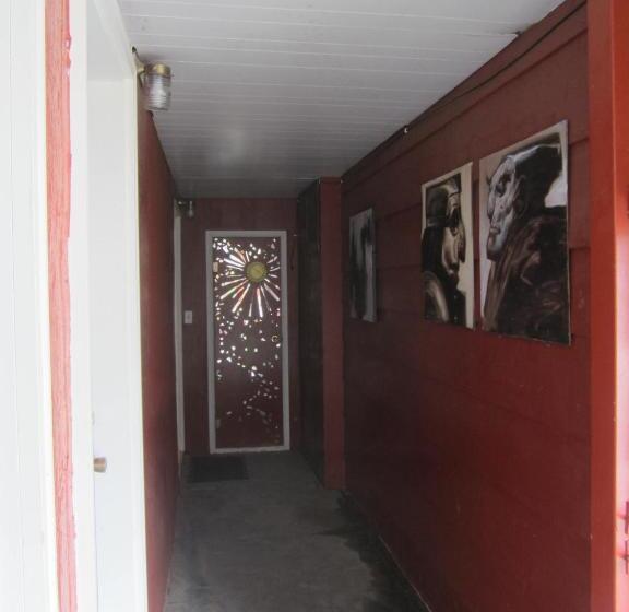 Семейный Номер, Big Horn Motel