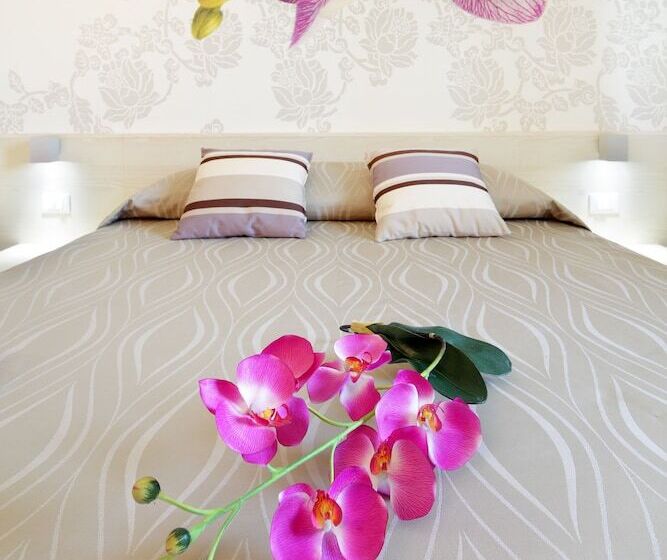 Standard Room, Alex
