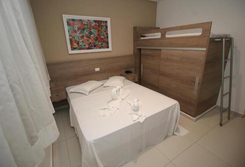 Quarto Triplo Deluxe, Da Praça