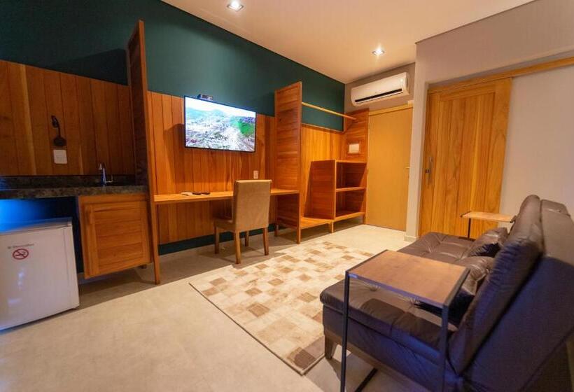 Quarto Triplo Estandar, Da Praça