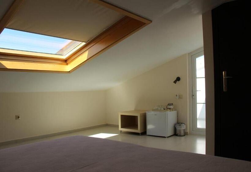 Quarto Estandar, Lantana Aparts