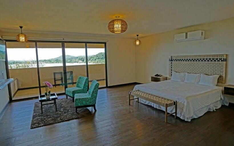 Люкс, Nammbu Beach Front Bungalows