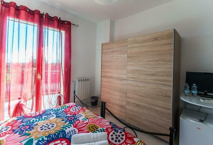 Номер Стандарт Трехместный, New Naxos Village