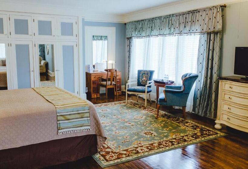 Люкс Superior, Leonard At Logan House