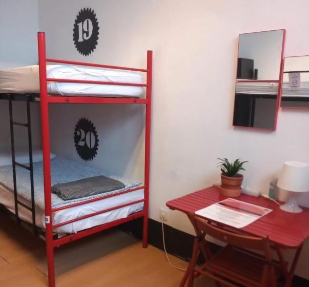 标准单人间共用浴室, Bilbao Akelarre Hostel