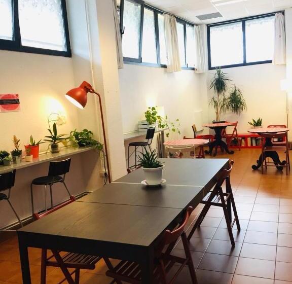 Четырехместный Номер Стандарт, Bilbao Akelarre Hostel