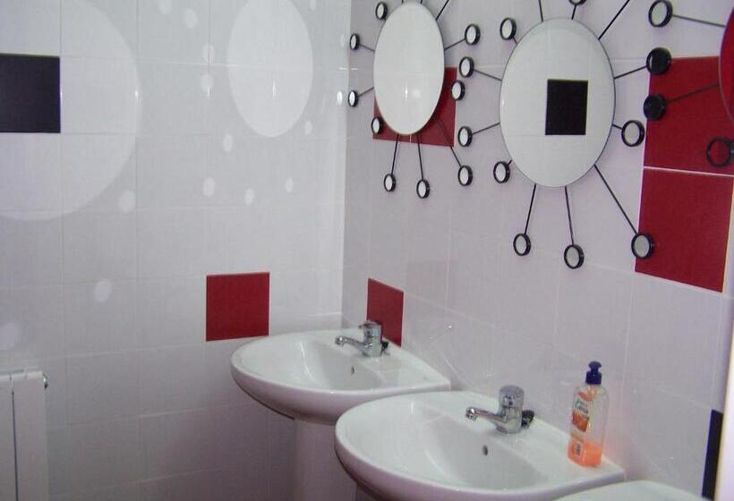 Номер Стандарт Трехместный, Bilbao Akelarre Hostel