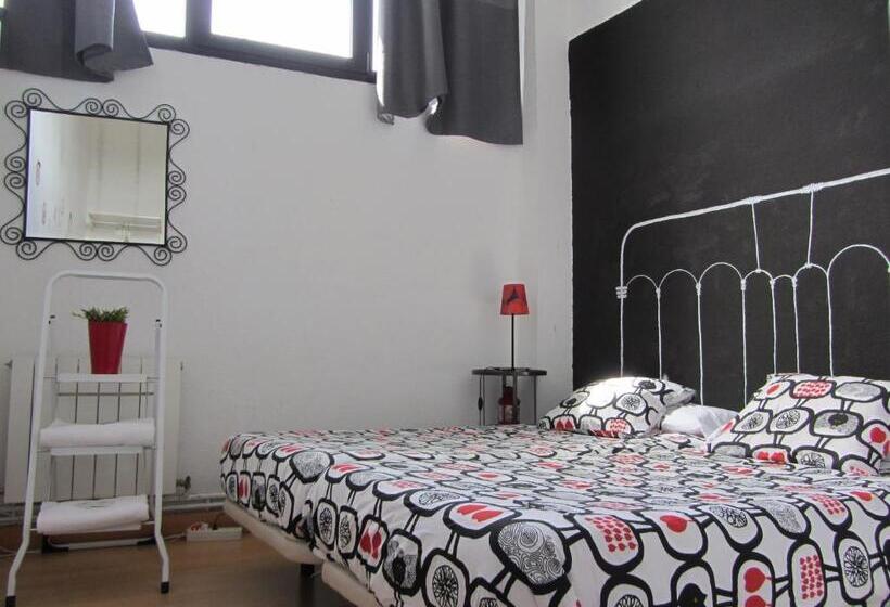带共用浴室的标准房间, Bilbao Akelarre Hostel