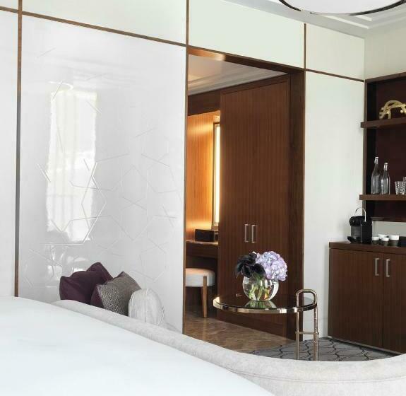 Номер Superior Кровать Кинг, Four Seasons Hotel Abu Dhabi At Al Maryah Island